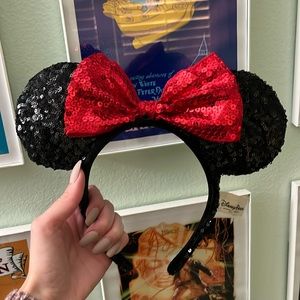 Minnie Mouse ears